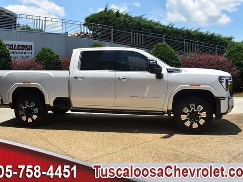 Used 2024 GMC Sierra 2500 Denali w/ Denali Reserve Package AWD/4WD image 11
