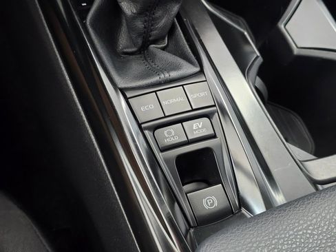 Used 2025 Toyota Camry LE FWD image 31