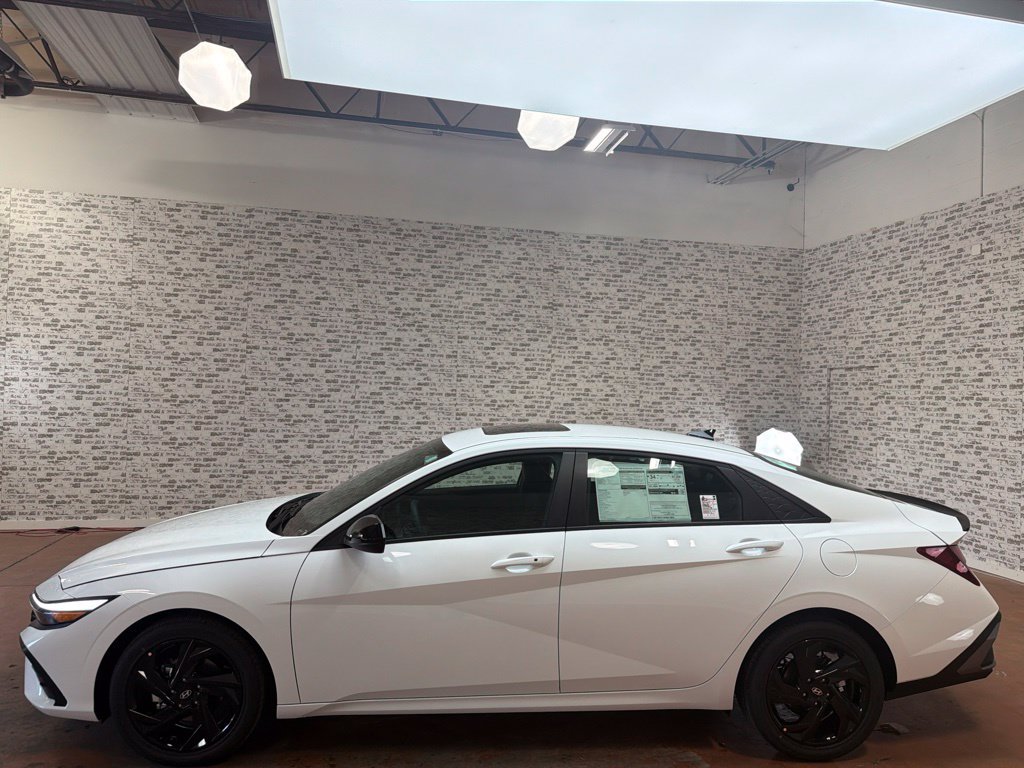 New 2026 Hyundai Elantra SEL Sport FWD image 4