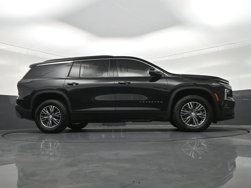 Used 2026 Chevrolet Traverse LT FWD image 29