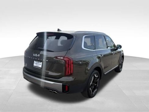 Used 2025 Kia Telluride S FWD image 2