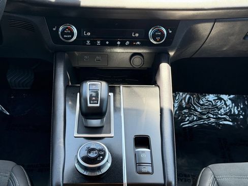 Used 2023 Mitsubishi Outlander SE FWD image 22
