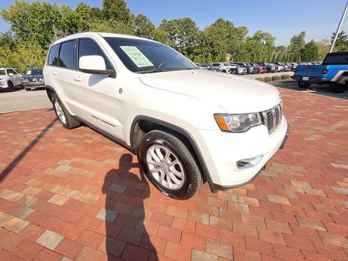 Used 2021 Jeep Grand Cherokee Laredo AWD/4WD image 38