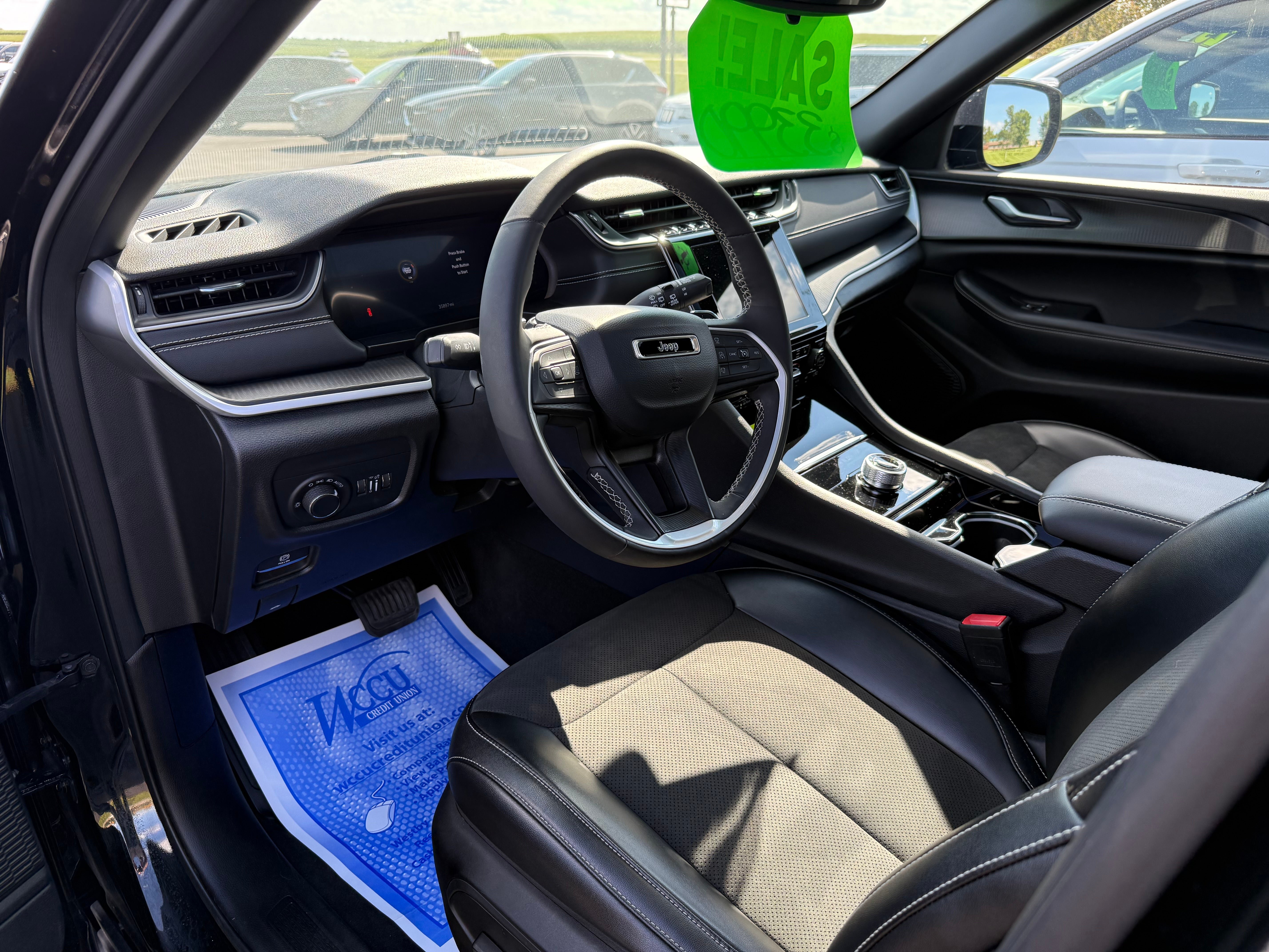Used 2023 Jeep Grand Cherokee L Laredo AWD/4WD image 5