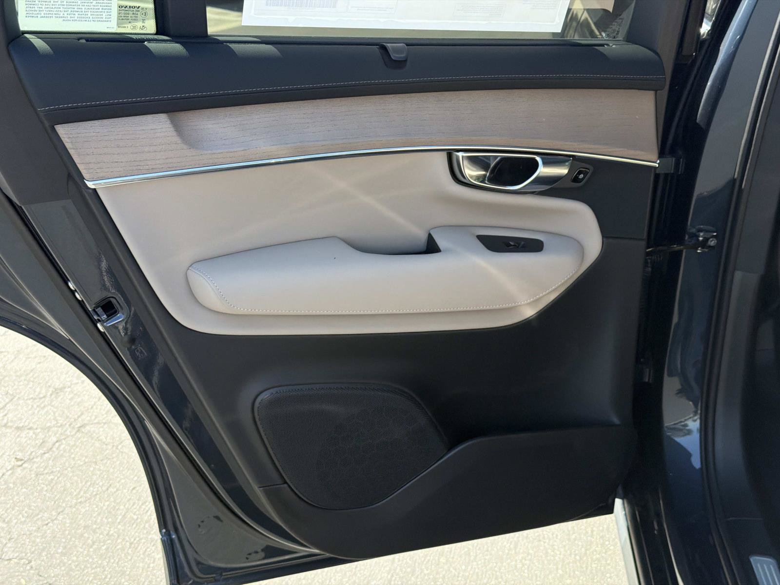 New 2027 Volvo XC90 B6 Plus AWD/4WD image 16