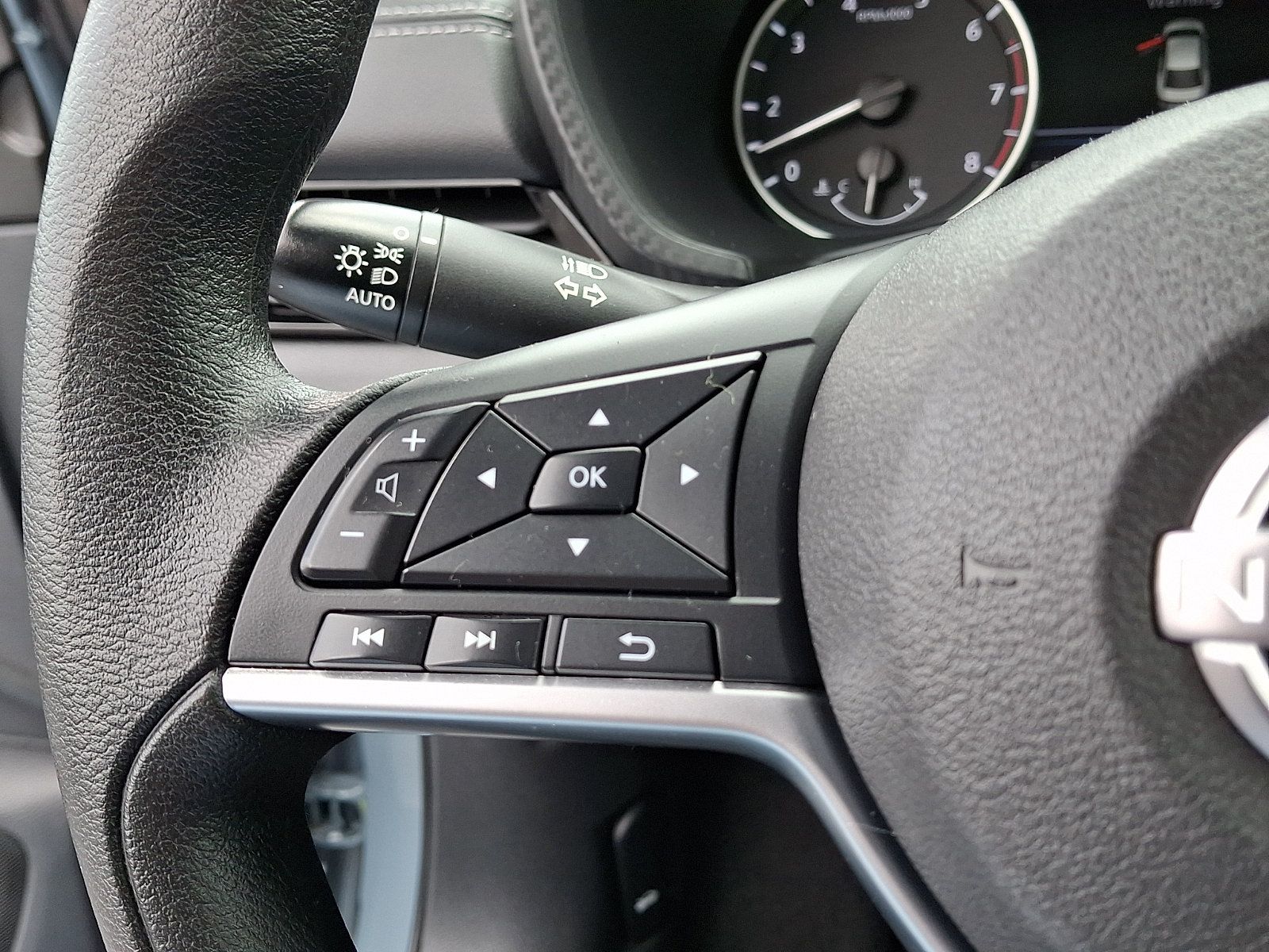 Used 2025 Nissan Sentra SV FWD image 21