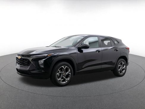 Used 2025 Chevrolet Trax LT w/ LT Convenience Package FWD image 3