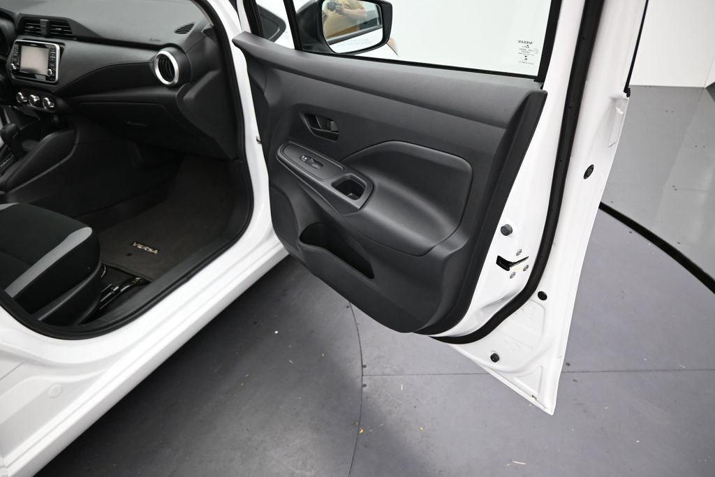 Used 2025 Nissan Versa S FWD image 7
