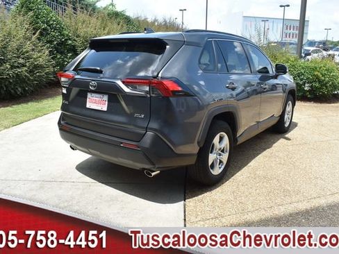 Used 2019 Toyota RAV4 XLE w/ Convenience Package FWD image 11
