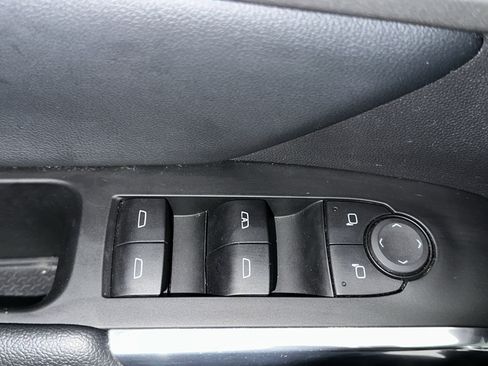 Used 2025 Chevrolet Traverse LT FWD image 19
