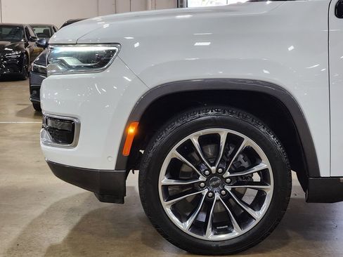 Used 2022 Jeep Wagoneer Series III w/ Premium Group I image 5