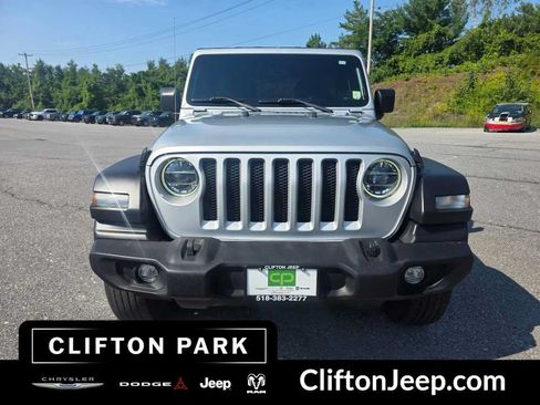 Used 2022 Jeep Wrangler Unlimited Sport AWD/4WD image 2