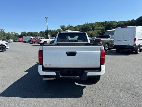 Used 2024 Toyota Tacoma SR5 AWD/4WD image 5