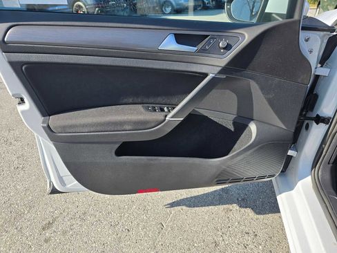 Used 2018 Volkswagen e-Golf SE w/ DC Fast Charging Package image 22
