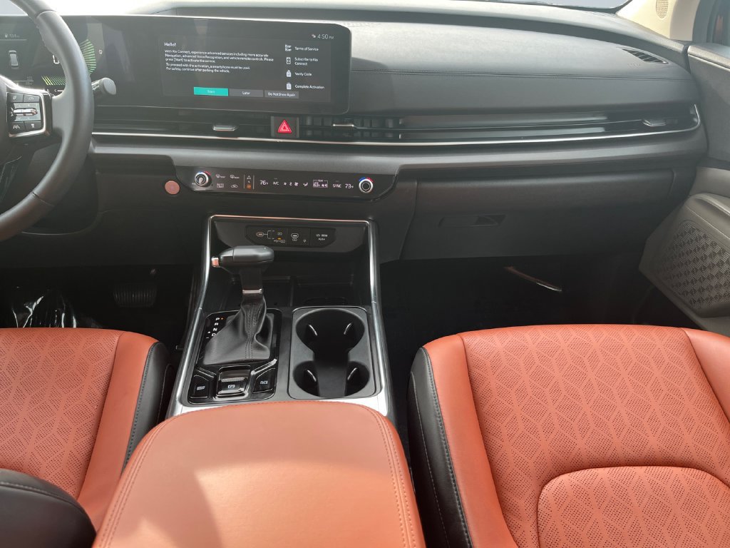 Used 2025 Kia Carnival EX FWD image 11