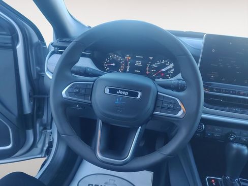 Used 2024 Jeep Compass Latitude AWD/4WD image 12