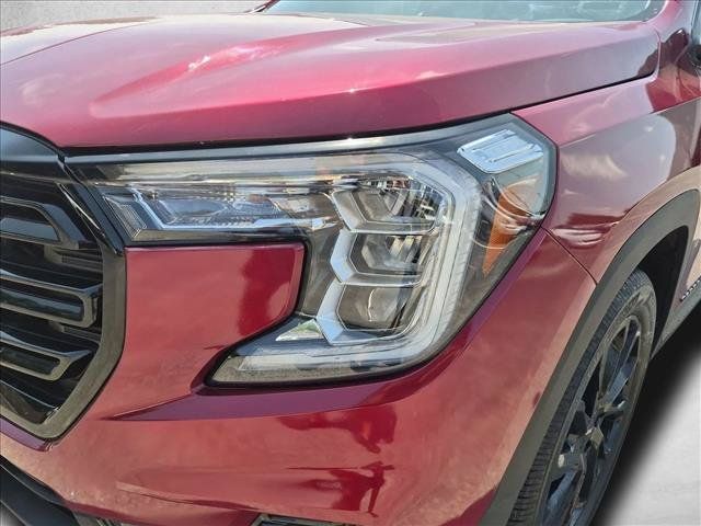 Used 2024 GMC Terrain SLE w/ Driver Convenience Package FWD image 11
