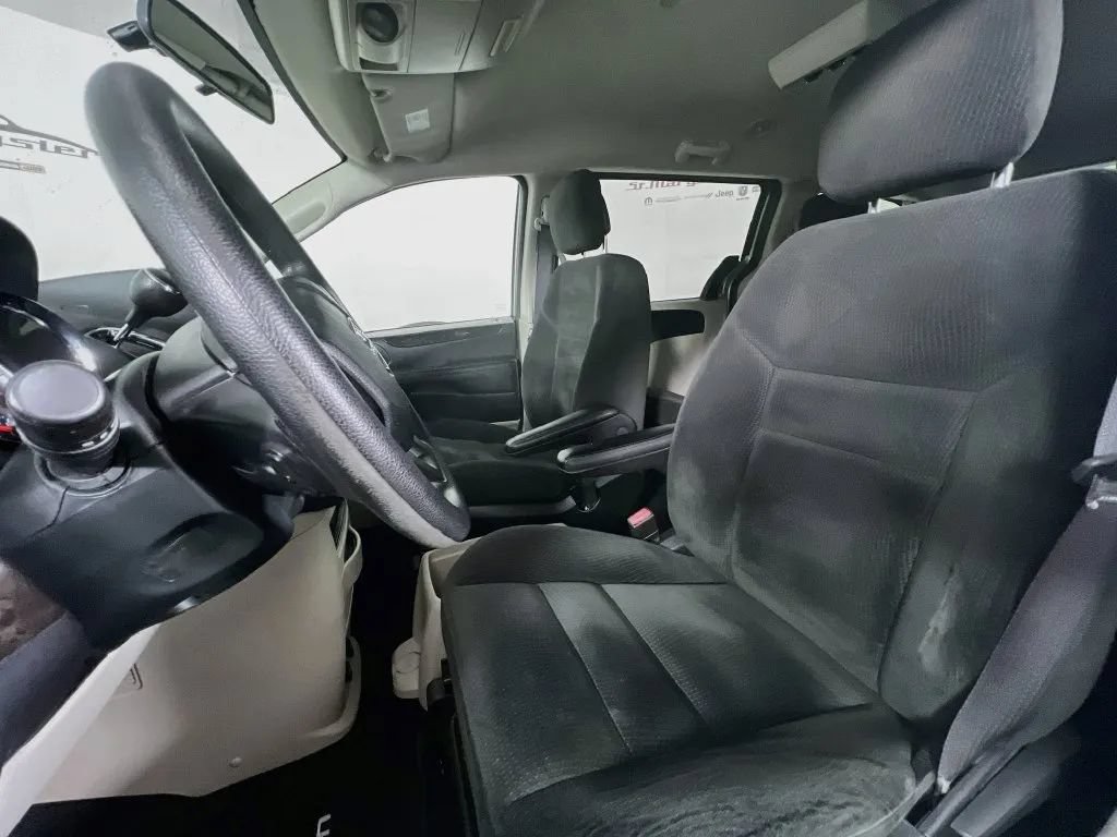 Used 2016 Dodge Grand Caravan SE w/ Quick Order Package 29E SE FWD image 18