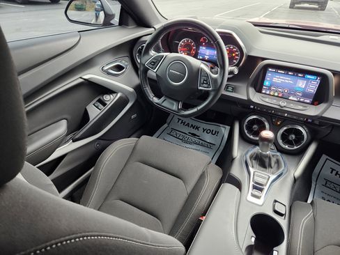 Used 2021 Chevrolet Camaro LT w/ Technology Package image 13