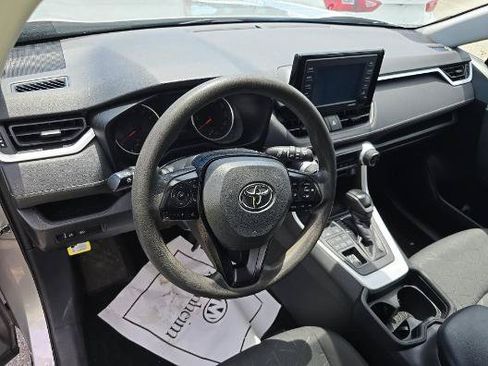 Used 2021 Toyota RAV4 XLE AWD/4WD image 19