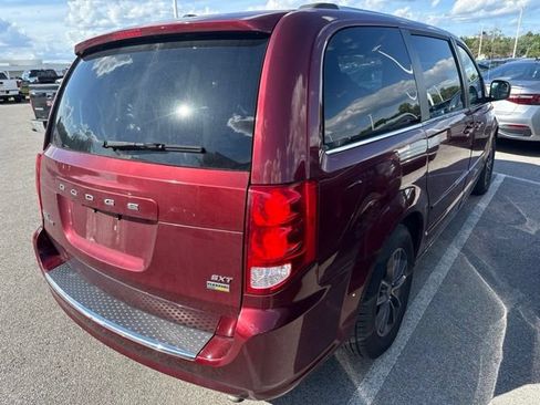 Used 2017 Dodge Grand Caravan SXT FWD image 6
