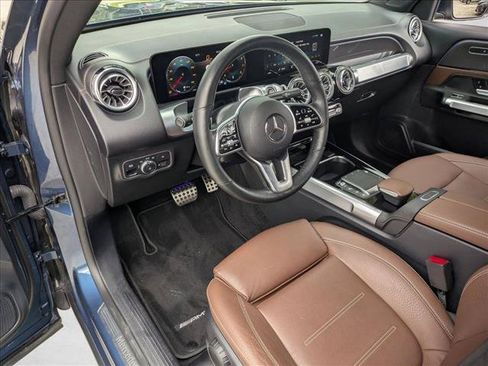 Used 2022 Mercedes-Benz GLB 250 4MATIC image 9
