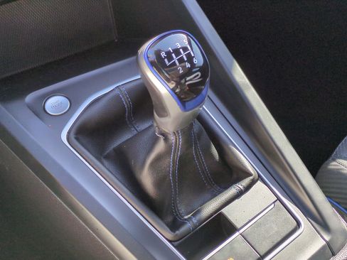 Used 2022 Volkswagen Golf R image 29