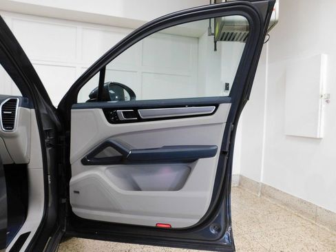 Used 2021 Porsche Cayenne GTS image 95