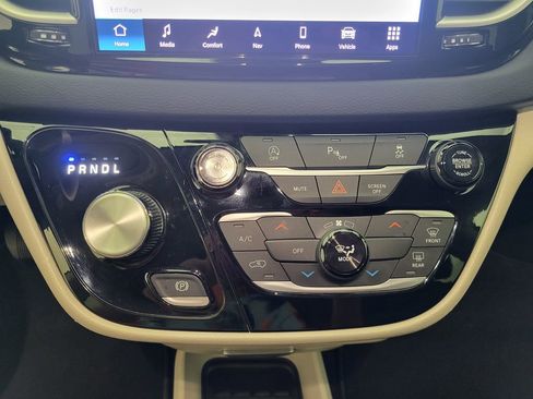 Used 2024 Chrysler Voyager LX FWD image 32