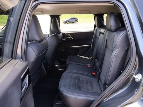 Used 2025 Mitsubishi Outlander SE AWD/4WD image 10