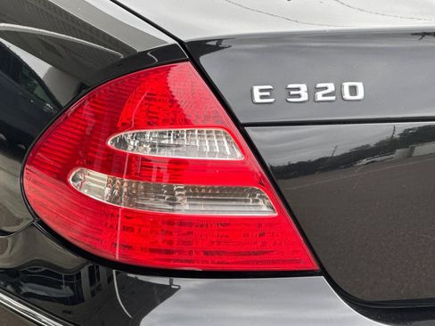 Used 2005 Mercedes-Benz E 320 Sedan image 23