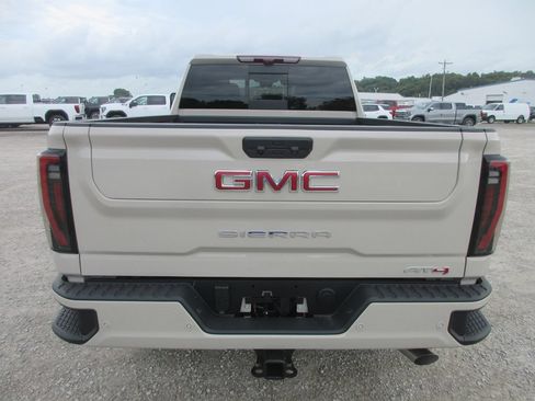 New 2026 GMC Sierra 2500 AT4 w/ AT4 Premium Plus Package AWD/4WD image 5