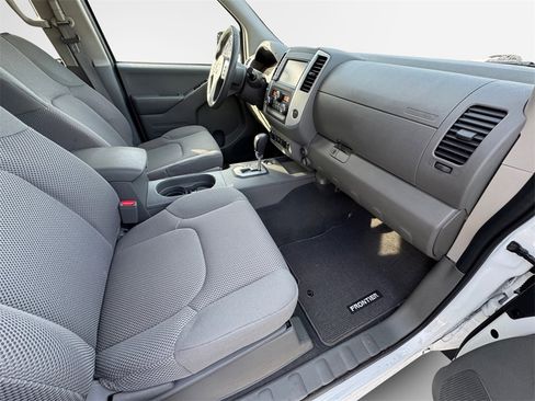 Used 2021 Nissan Frontier SV image 28