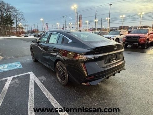 New 2026 Nissan Sentra SR w/ Floor Mat Package FWD image 5
