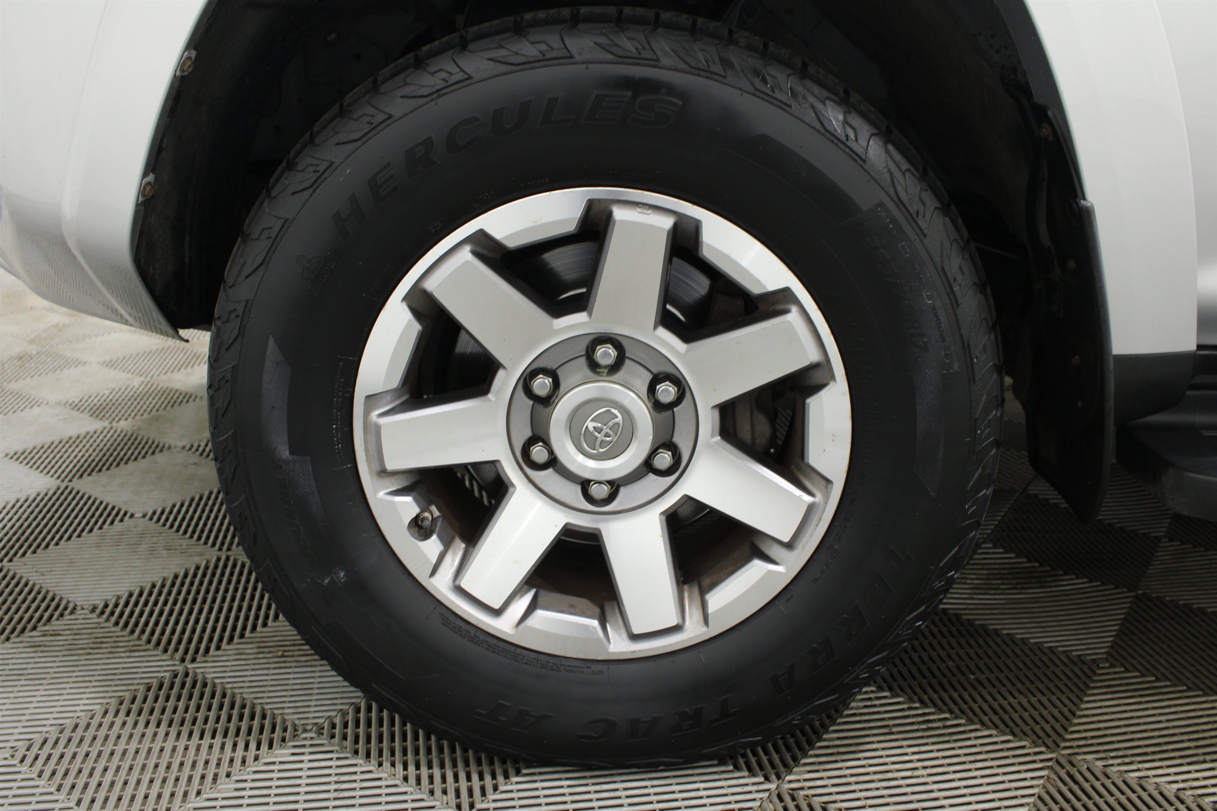 Used 2014 Toyota 4Runner SR5 AWD/4WD image 36