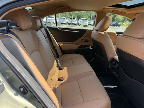 Used 2025 Lexus ES 350 w/ Premium Package FWD image 16