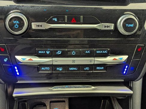 Certified 2024 Ford Explorer Limited image 27