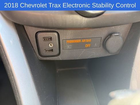Used 2018 Chevrolet Trax LT w/ LT Convenience Package AWD/4WD image 19