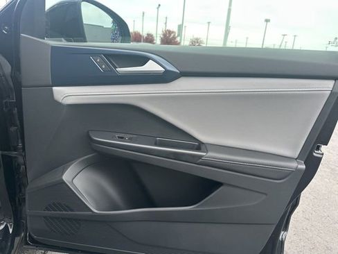 Used 2024 Volkswagen Taos SE image 16