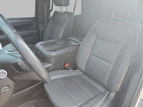 Certified 2022 GMC Yukon SLT w/ SLT Luxury Package AWD/4WD image 17