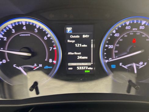 Used 2019 Toyota Highlander XLE AWD/4WD image 4