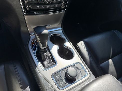 Used 2019 Jeep Grand Cherokee Limited image 23