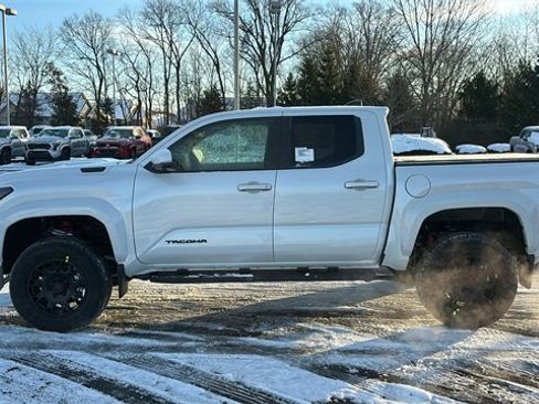 New 2026 Toyota Tacoma TRD Sport w/ TRD Sport Premium Package image 4