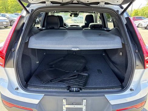 Used 2020 Volvo XC40 T4 R-Design FWD image 12