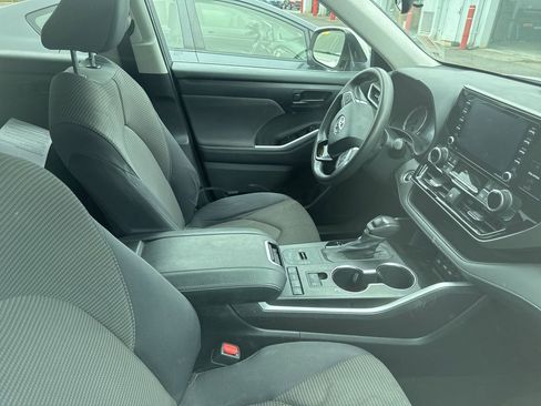 Used 2021 Toyota Highlander L image 6