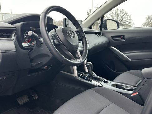 Used 2022 Toyota Corolla Cross LE image 8