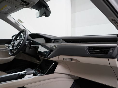 Used 2023 Audi e-tron Premium Plus w/ Premium Plus Package AWD/4WD image 15