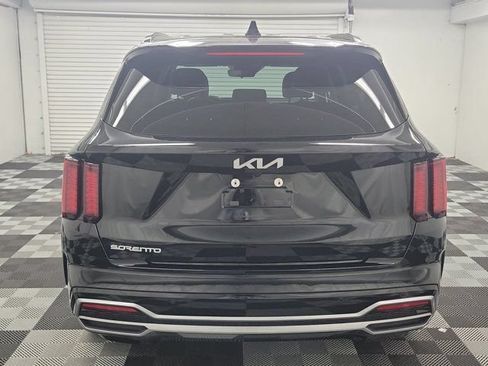 Used 2023 Kia Sorento S FWD image 5