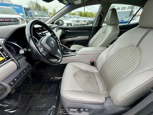 Used 2018 Toyota Camry SE FWD image 9