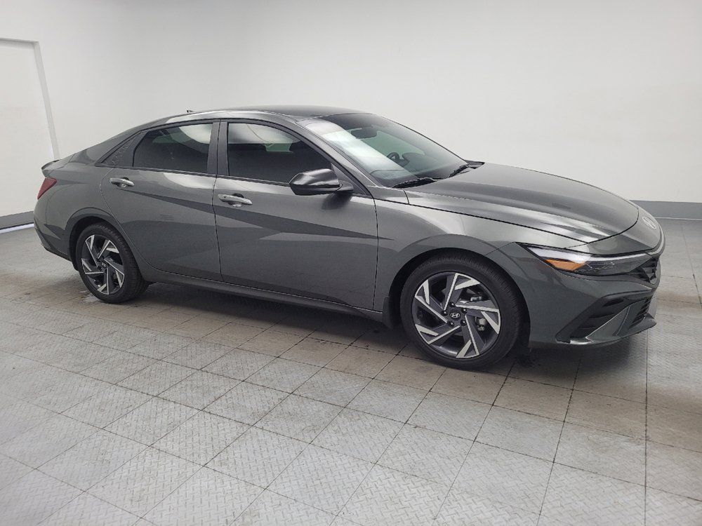 Used 2025 Hyundai Elantra Sport FWD image 11